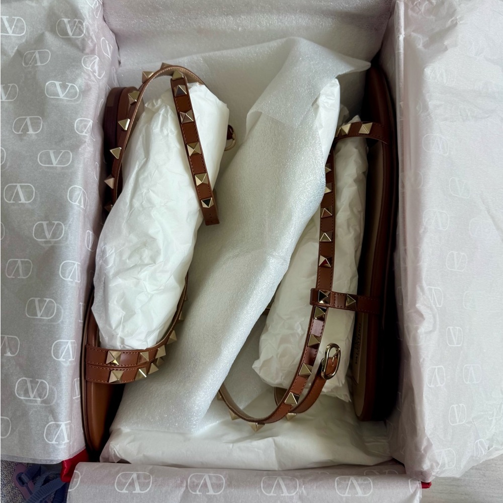 BRAND NEW Valentino Garavani RockStud Brown Sandals - Picture 2 of 9